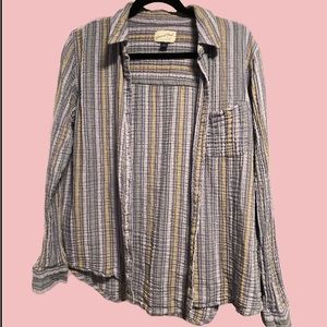Women’s long sleeve relaxed fit button down
